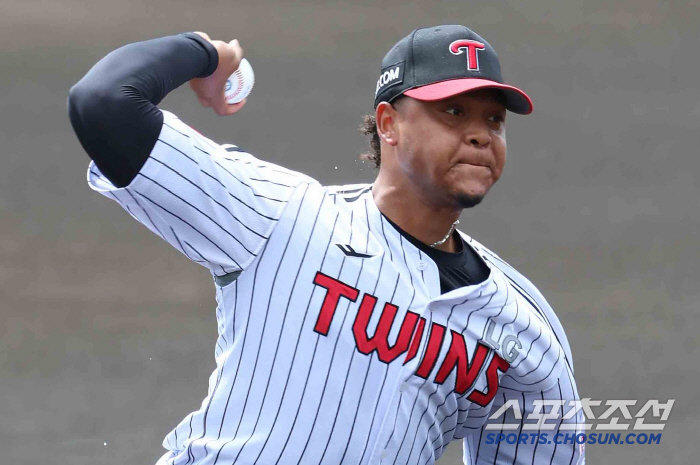 The 154km rookie finish collapsed in the ninth inning with a two-run shot. 21 scoreless innings over. Oh Won-seok, Heysus cuevas scoreless, Kim Min-hyuk home run KT, and LG won 5-0 (Okinawa Review)