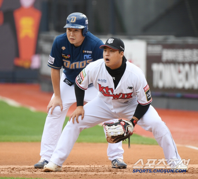 Birth of a multi major leaguer who becomes a catcher, first baseman, and outfielder? I want to go to Kang Baekho's FA that he booked 10 billion units