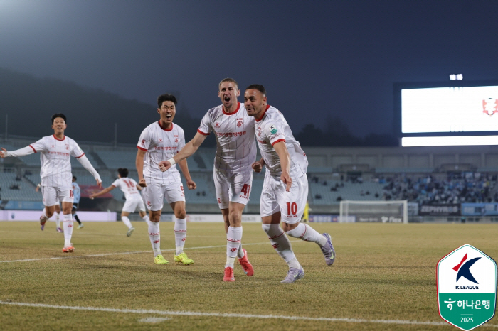 Cha Du-ri's Hwaseong FC scored its first goal in a historical home game → first point...Gyeongnam FC Cheers Lee Eul-yong's First Win (Roundup)