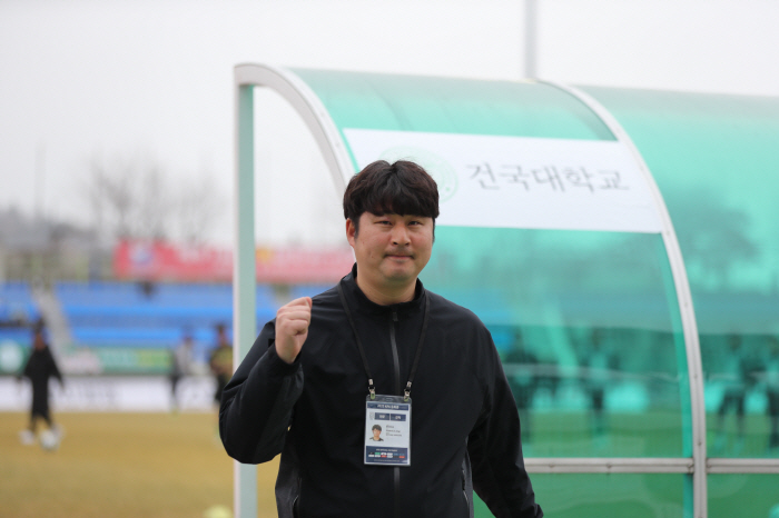  Han Seung-yong Theater's Header Goal Konkuk University took Chung-Ang University 31 at the end of the extension and recaptured the top in 20 years