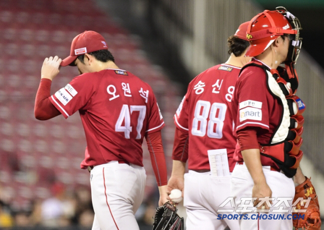 He only changed his uniform, but lost 7 games against LG, ERA 9.60 → 3 innings, 1 hit, and 3K scoreless. Do you change the relationship between steel magic and natural enemies. What happened to Oh Won-seok