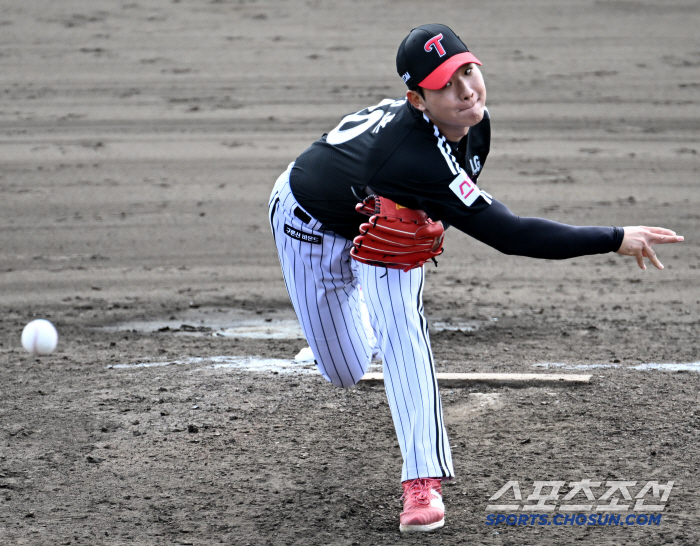 It was Kim Young-woo if he won, but Heo Jun-hyuk and KKK in the 50th to 9th inning.From the practice game to the regular season. Why LG's bullpen's strong ball drive? 