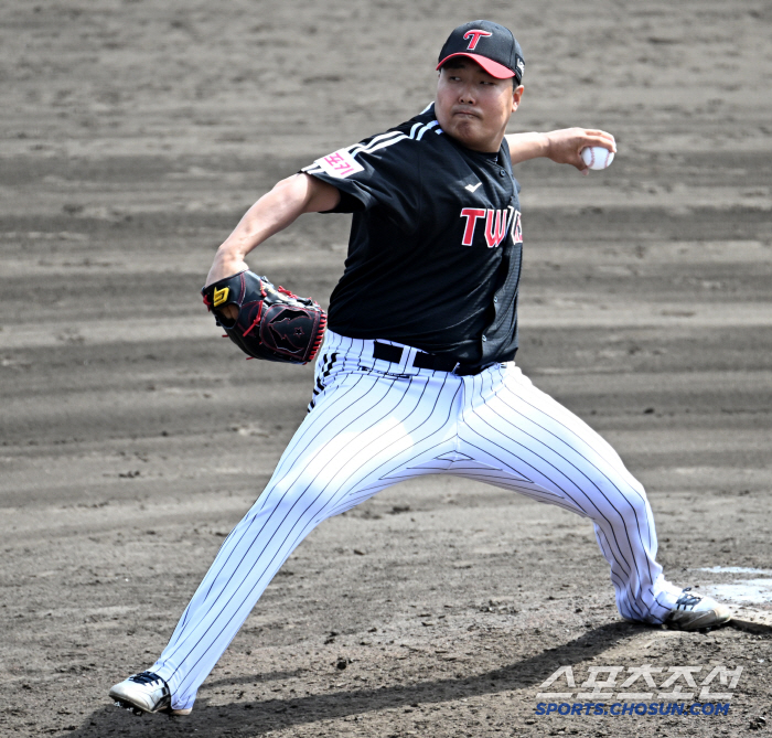 It was Kim Young-woo if he won, but Heo Jun-hyuk and KKK in the 50th to 9th inning.From the practice game to the regular season. Why LG's bullpen's strong ball drive? 