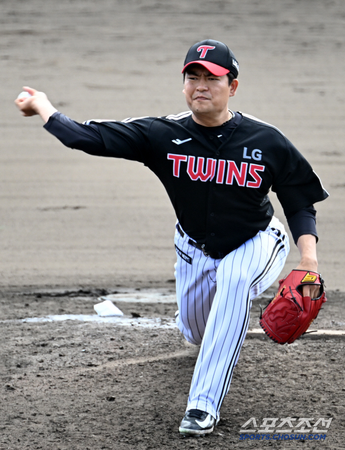 It was Kim Young-woo if he won, but Heo Jun-hyuk and KKK in the 50th to 9th inning.From the practice game to the regular season. Why LG's bullpen's strong ball drive? 