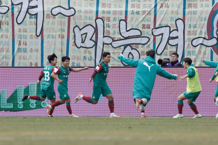  As expected, troubleshooter Joo Min-gyu celebrates 87 minutes final → First win at home...Daejeon, Suwon FC will have 10 new wins → Yoon Do-young's first appearance in EPL