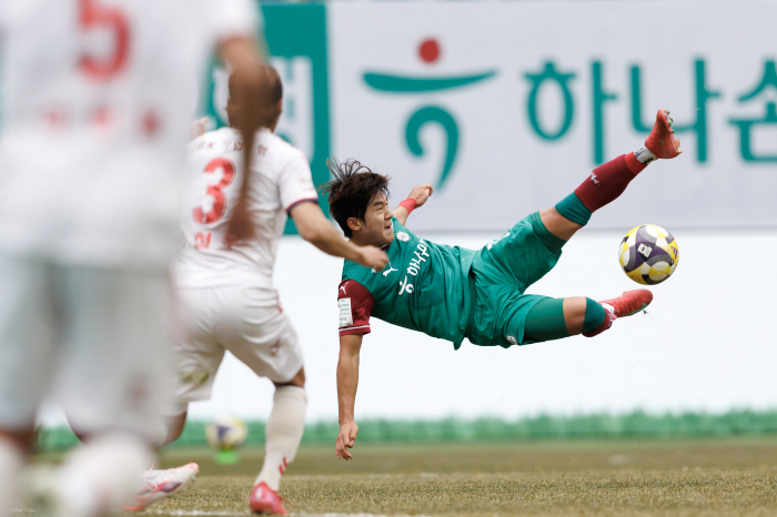  As expected, troubleshooter Joo Min-gyu celebrates 87 minutes final → First win at home...Daejeon, Suwon FC will have 10 new wins → Yoon Do-young's first appearance in EPL