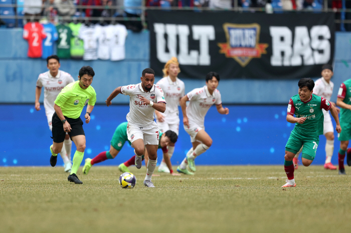  As expected, troubleshooter Joo Min-gyu celebrates 87 minutes final → First win at home...Daejeon, Suwon FC will have 10 new wins → Yoon Do-young's first appearance in EPL