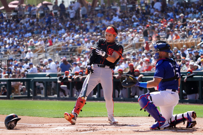 Kim Hye-sung finally exploded with his first home run! Roberts was the most enthusiastic, Lee Jung-hoo also had two hits and an RBI fight in LAD 65 SF