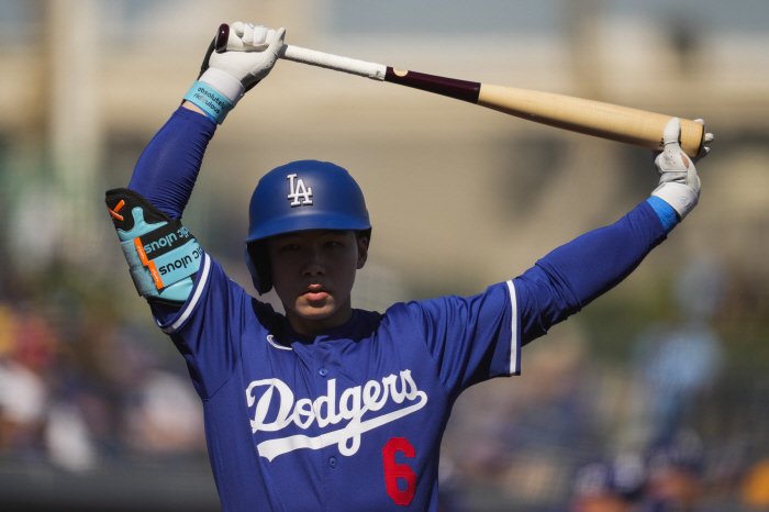 Kim Hye-sung finally exploded with his first home run! Roberts was the most enthusiastic, Lee Jung-hoo also had two hits and an RBI fight in LAD 65 SF