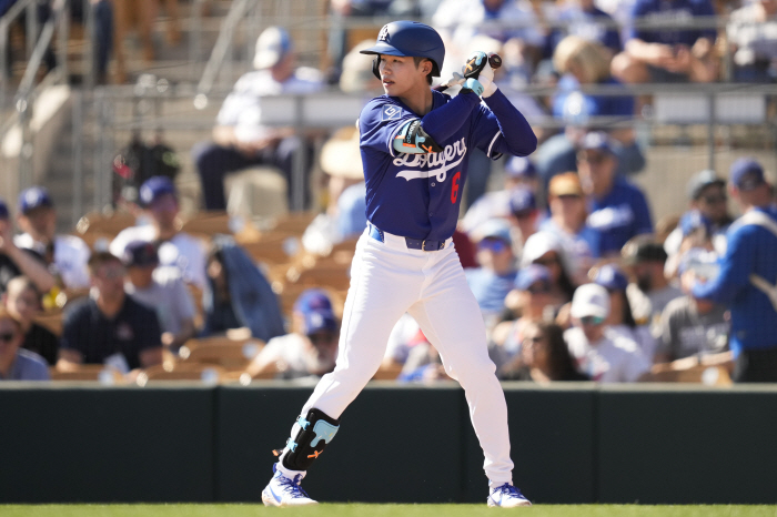 LAD's eye-catching, proven by Kim Hye-sung's first home run, would have eased the burden of modifying the batting form for contact  power Roberts