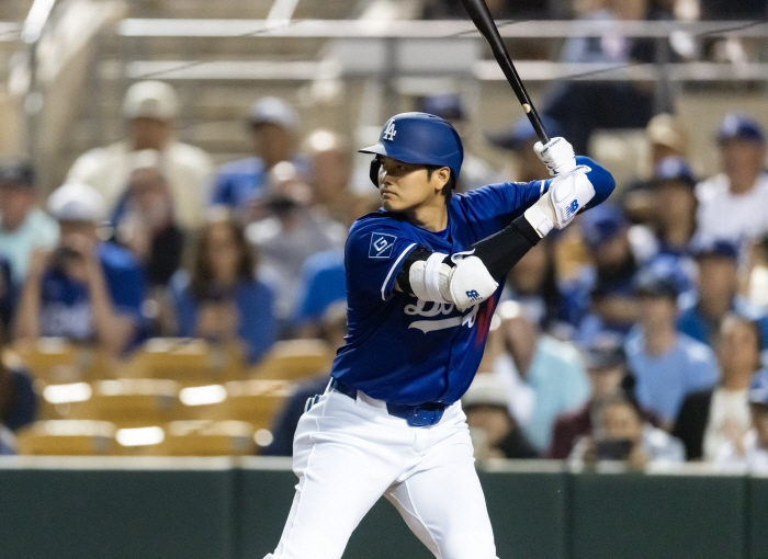 Won't you hit as much as you did last year? Ohtani, a high school senior who was happy with his first home run, did the manager operate?