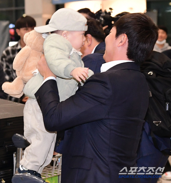 How have you been, son? Su-bin Jr., who made his tired dad smile, bungeoppang son and father reunite