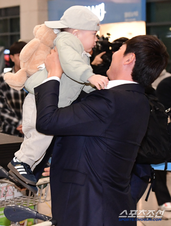 How have you been, son? Su-bin Jr., who made his tired dad smile, bungeoppang son and father reunite