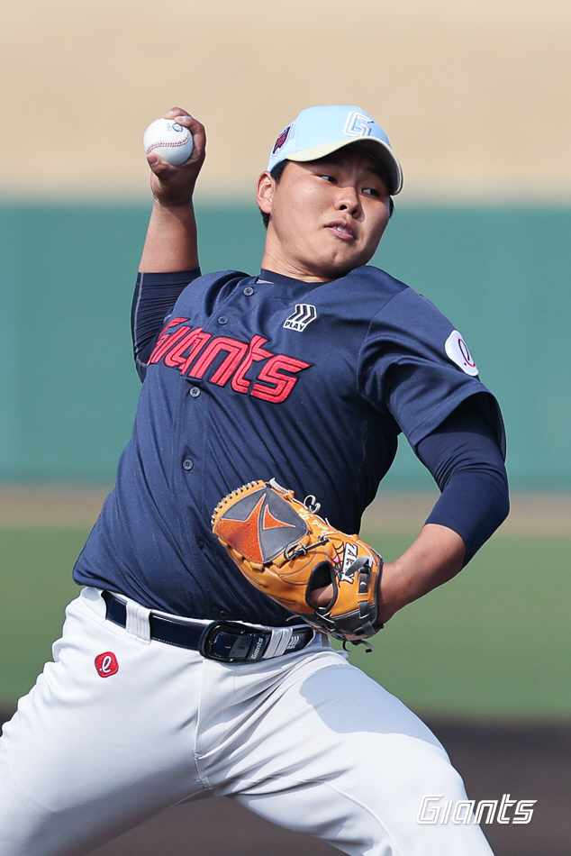 Kim Tae-hyung knows how to run the game. Unusual praise → Camp MVP...26-year-old military-pil right-hander has the best chance of his life 