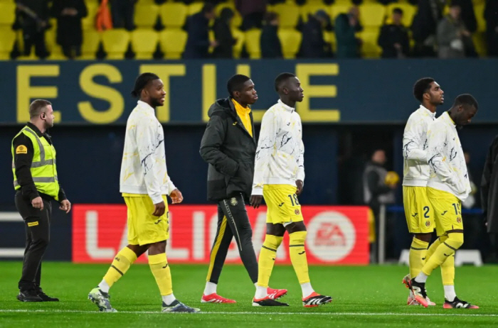 This absurdity brings Villarreal to a flood crisis with spectators → postponement of the game...I'm glad there wasn't a riot