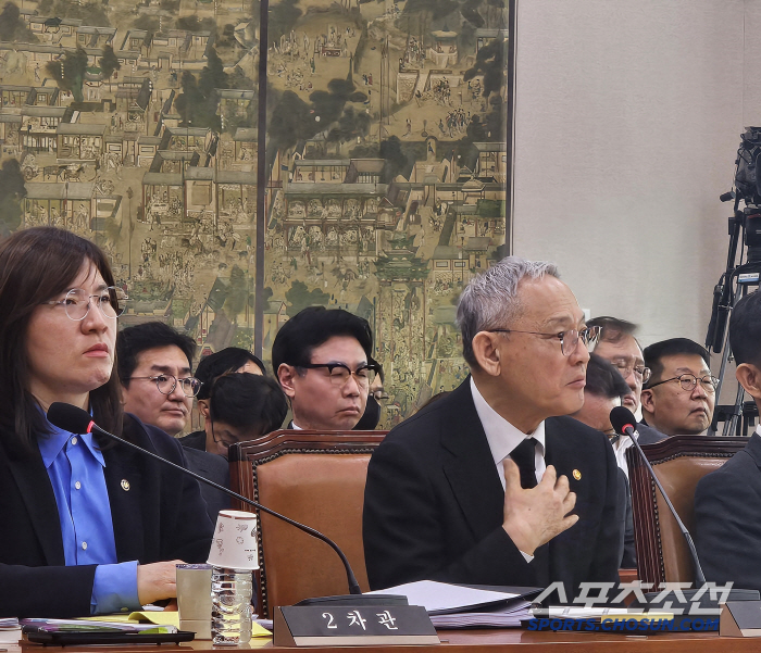 Chairman Chung Mong-gyu was approved for the fourth term, and the Culture and Sports Committee → Sports Council X Culture and Sports Ministry's questioning, and the judgment was made by the Ministerial Court of Duchon, so we look forward to reform efforts