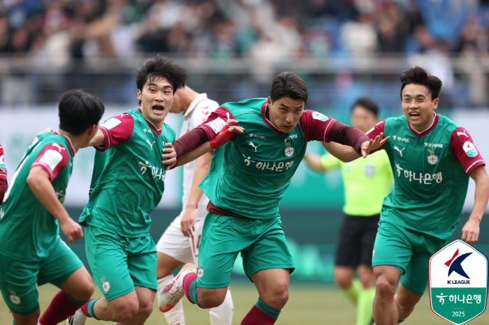 Daegu vs. 2,469 seats sold out in 5 minutes due to explosive interest in Daejeon... Protect the grass in Daegu's abnormal climate. All-out war