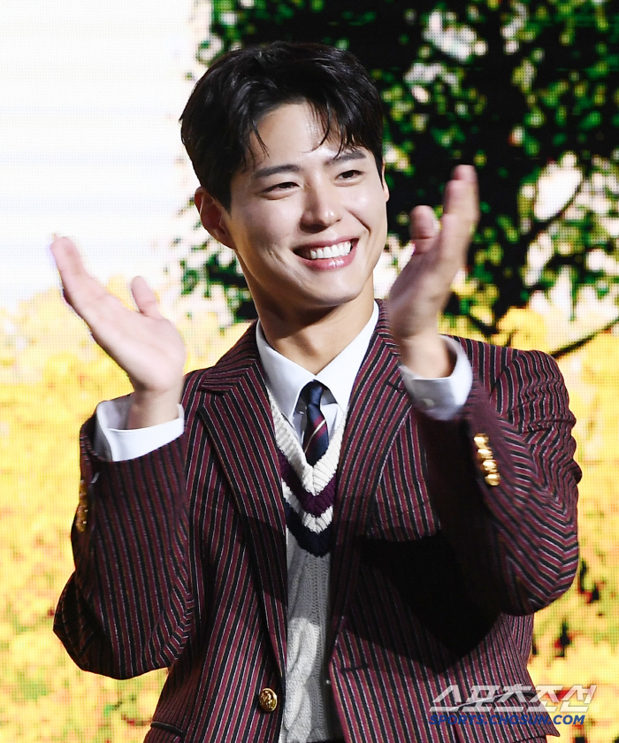  Park Bo Gum, healing smile