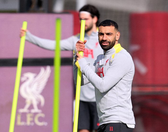 Saudis  Lee Kang-in can't be a colleague, so Salah the defender, the Egyptian teacher who transformed the striker...a vote to stay in Liverpool